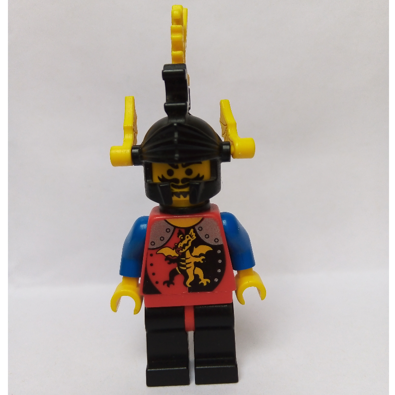 Lego Knight (Dragon Knights) - Black Legs, Yellow Plumes, Plastic Cape