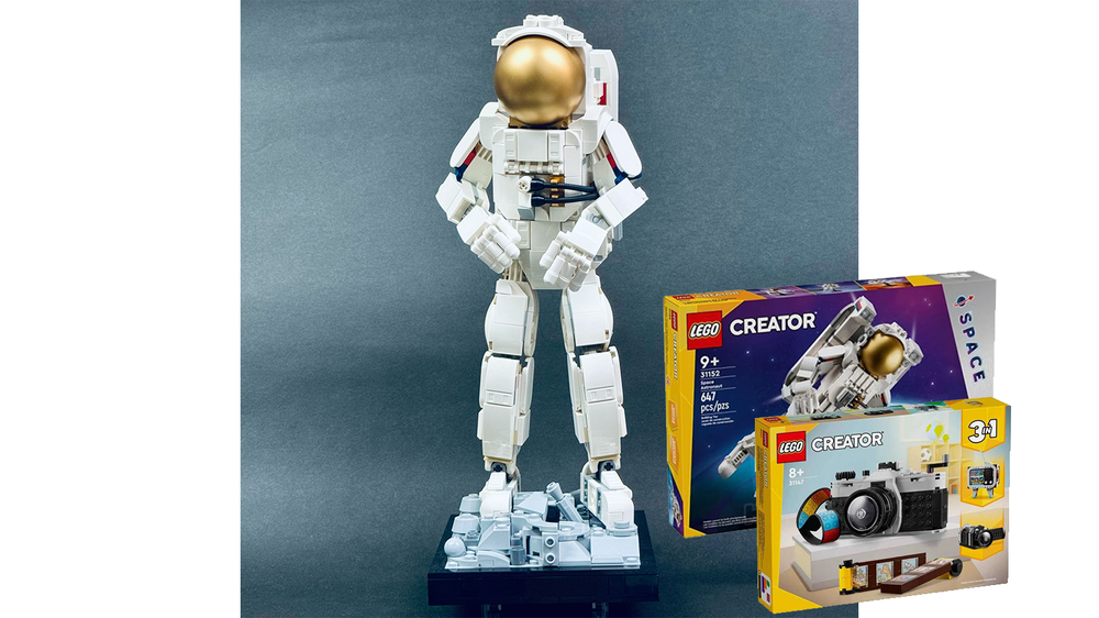 Lego Astronaut Walking on the Moon 31152+31147