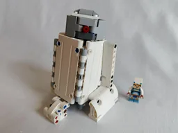 R2-D2 1:6 Scale