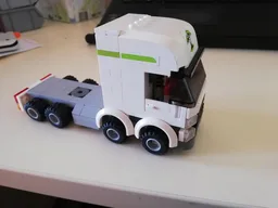 Truck with suspended cabin