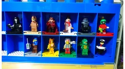 CMF display stand for Lego display case