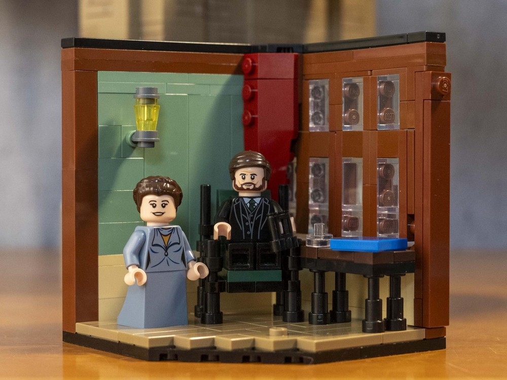 Lego The Roebling House (Brooklyn Bridge side build)