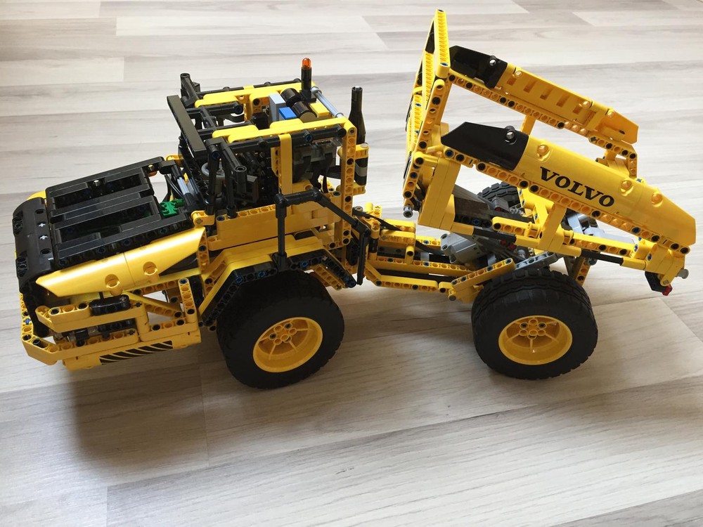 Lego Volvo A25F Articulated Hauler Lights Mod