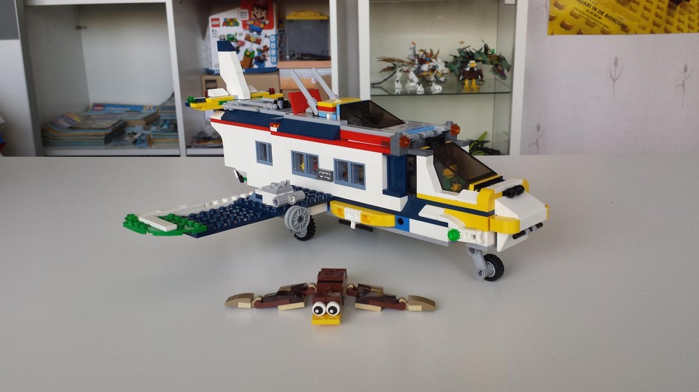 Lego 31052 alt. 4th model: Holiday plane home!