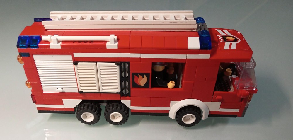 Lego Assistance Firefighting Vehicle - Hilfeleistungs-Löschgruppenfahrzeug (HLF)