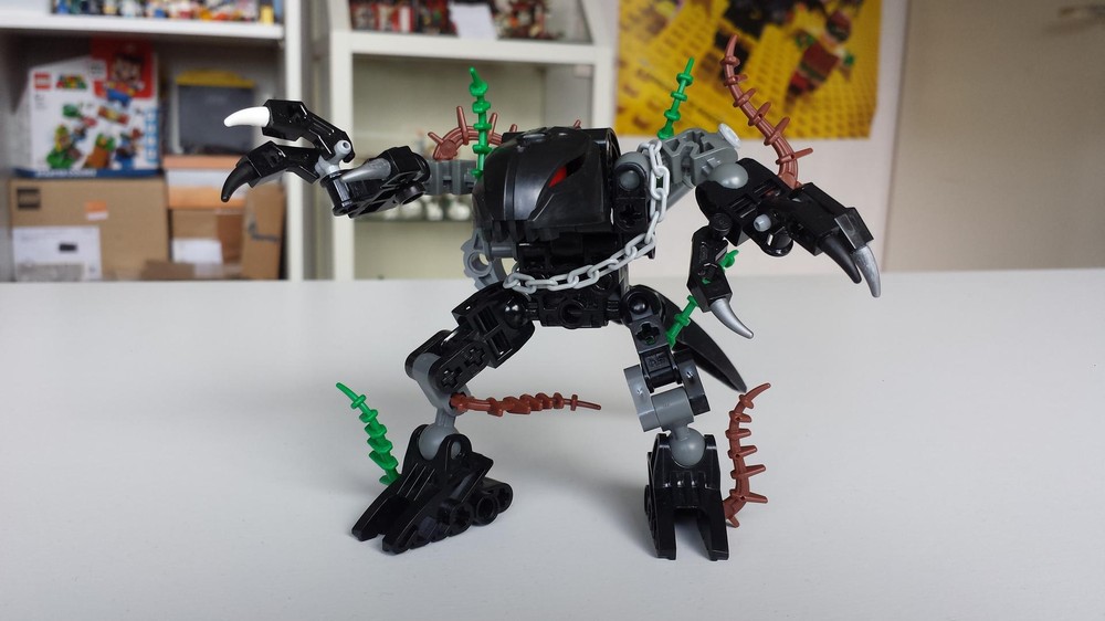 Lego Rahgor (Velociraptor/Rahaga hybrid creature)
