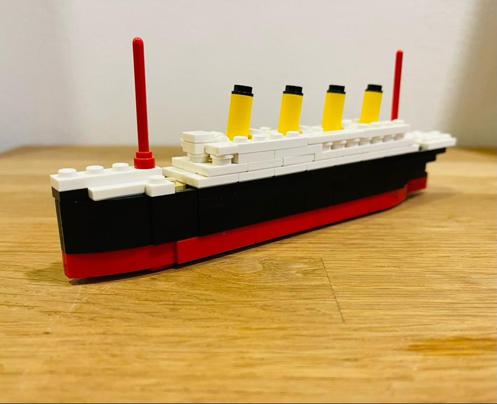 Lego R.M.S titanic micro-scale