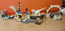 76945 Alt Build - Atrociraptor Pen and Bike Shop