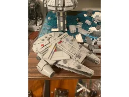 Millennium-Falcon
