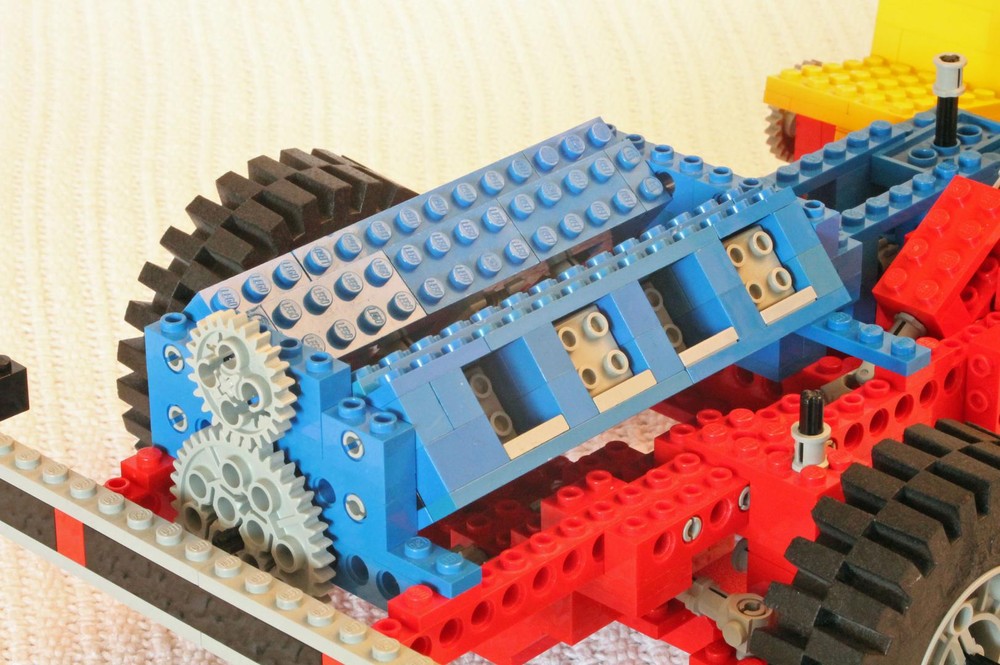 Lego V8 for Auto Chassis 853