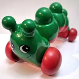Primo Caterpillar with Red Wheels, Face Print / Green
