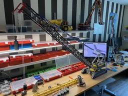 Crawler Crane with extendable tracks - designed