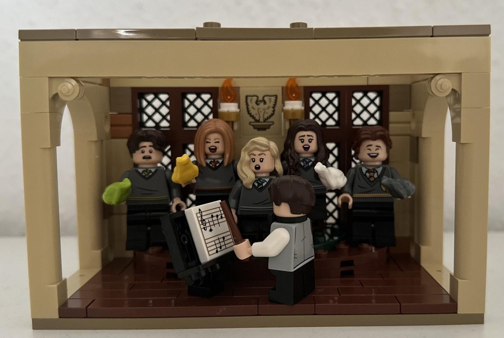 Lego Hogwarts Frog Choir