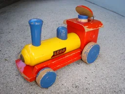 Wooden Pull-Along - Train, Locomotive with Driver {Locomotiv}
