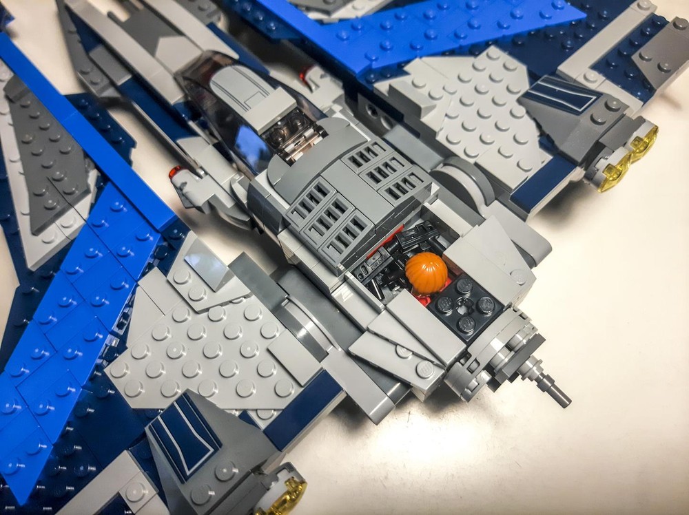 Lego 75316 Mandalorian Starfighter Cargo hold for weapons
