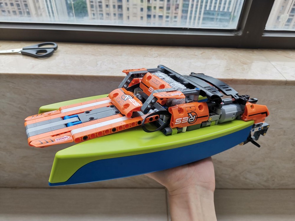 Lego rc boat (42105+42120)