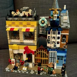 Diagon Alley LEGO Store, Twinkle's Telescopes and Wizard Arcade