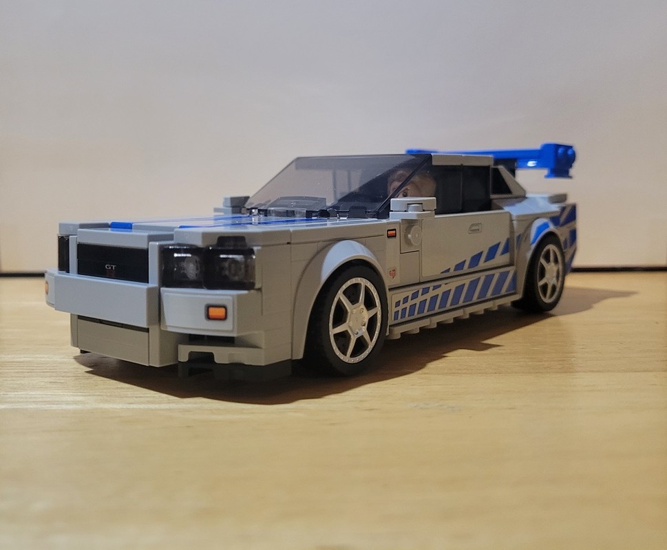 Lego Nissan Skyline R34 - smooth hood