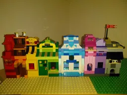 10704 Rainbow houses