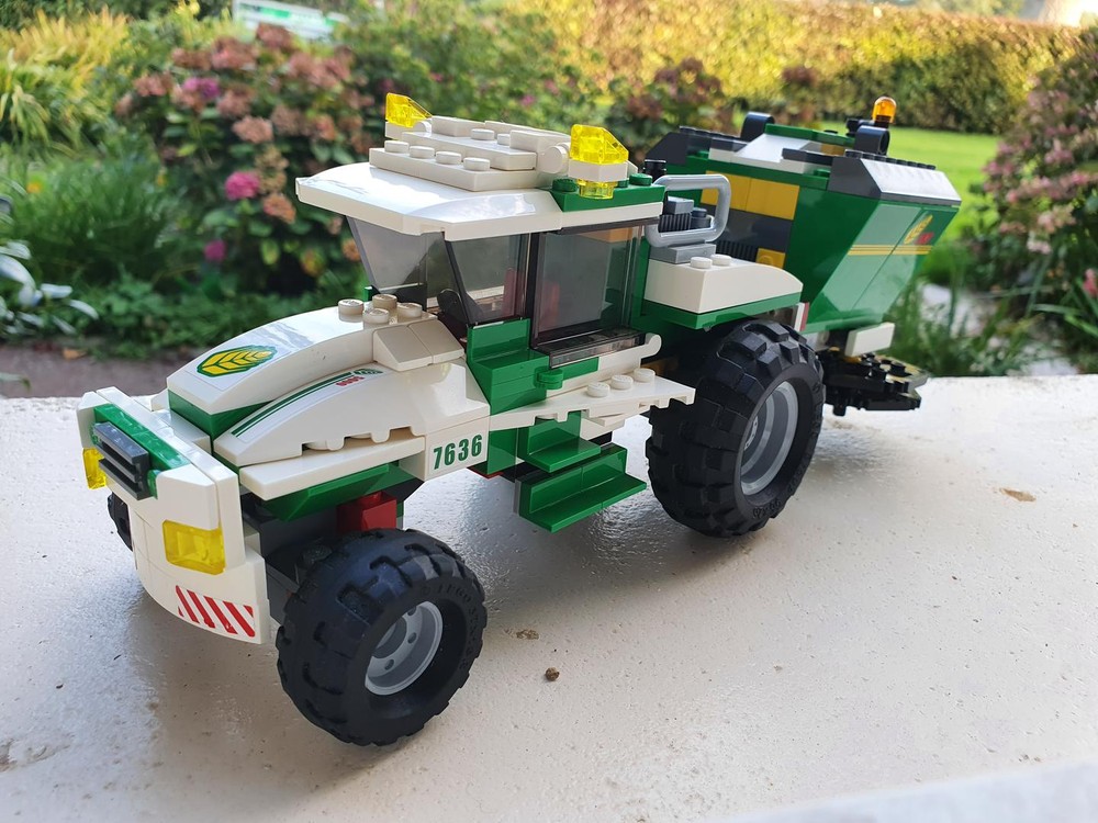 Lego MOC - 7636 Planter Tractor