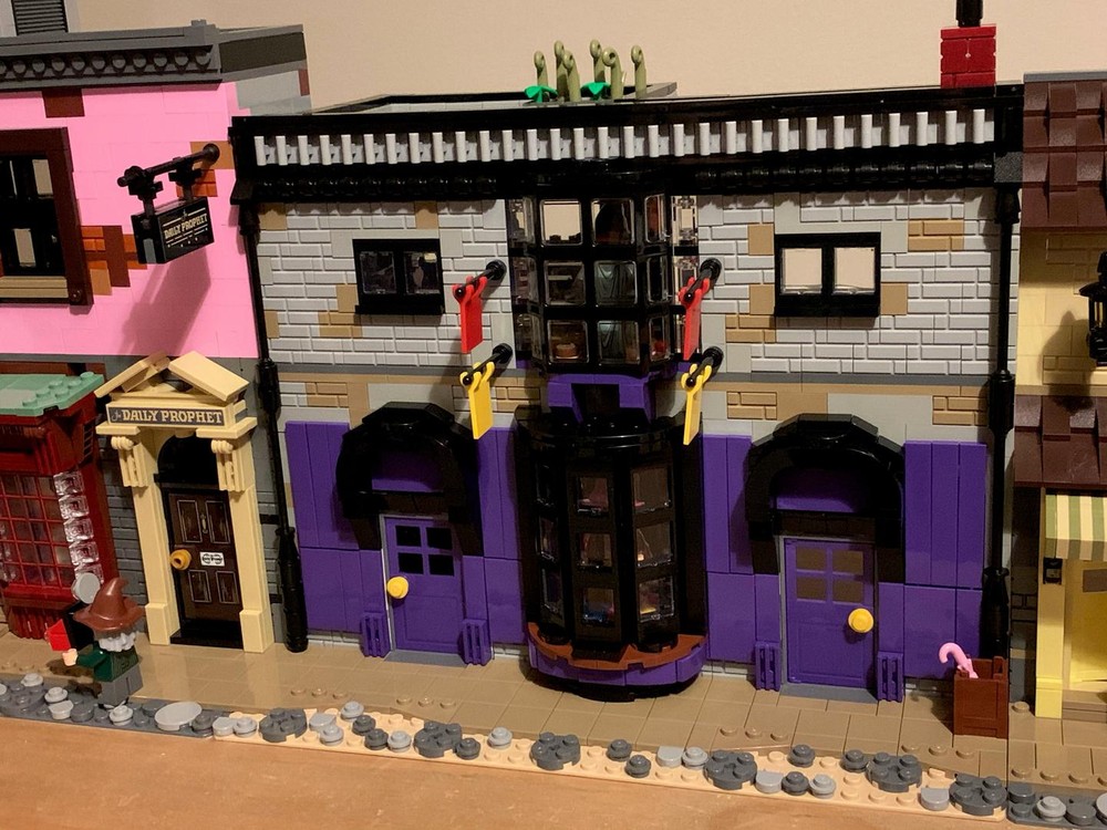 Lego Madame Malkin's Robes for All Occasions - Diagon Alley