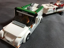 Auto mit Boot auf Anhänger