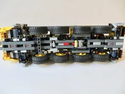 Small four-axle crane