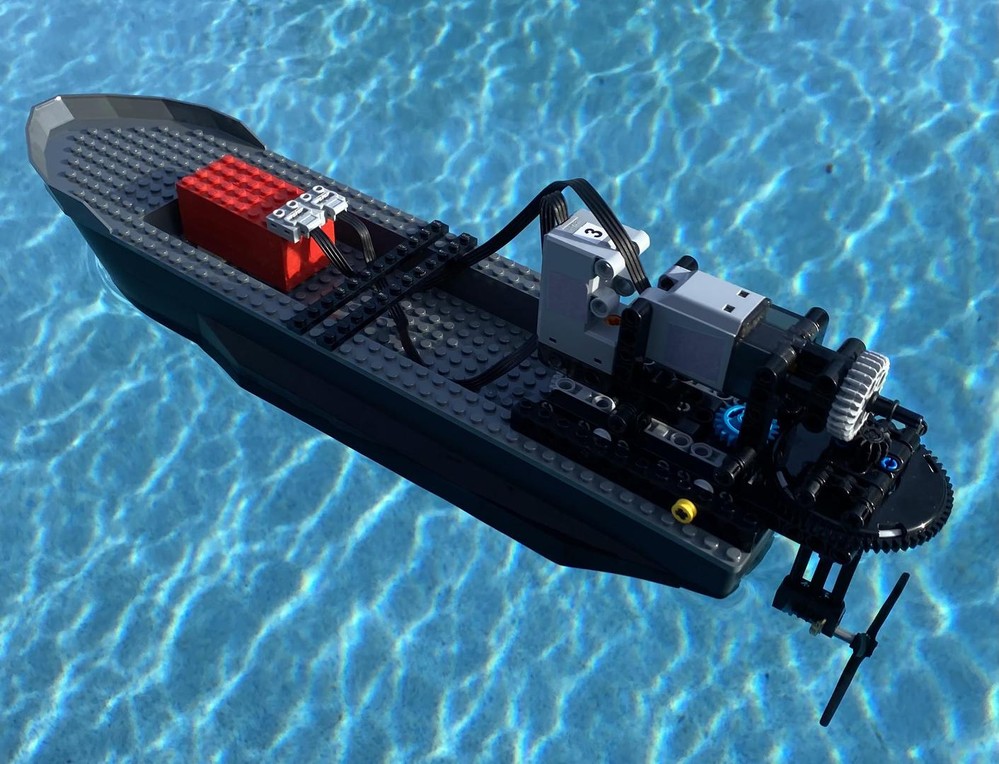Lego Technic Motor Boat