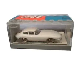 1:87 Jaguar E-Type with Garage