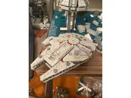 Millennium-Falcon
