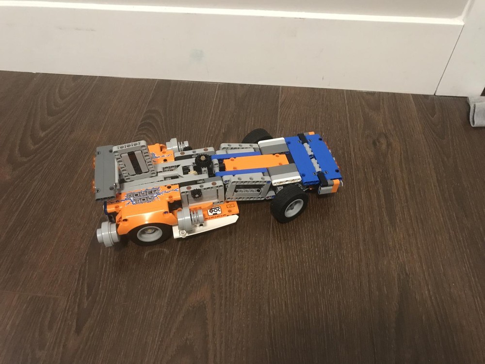 Lego Futuristic sports car (42128)