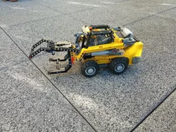 Log grapple with automatic opening/closing
