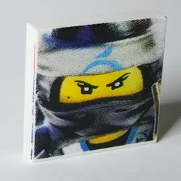 Tile 2 x 2 with Nya Face Print / White