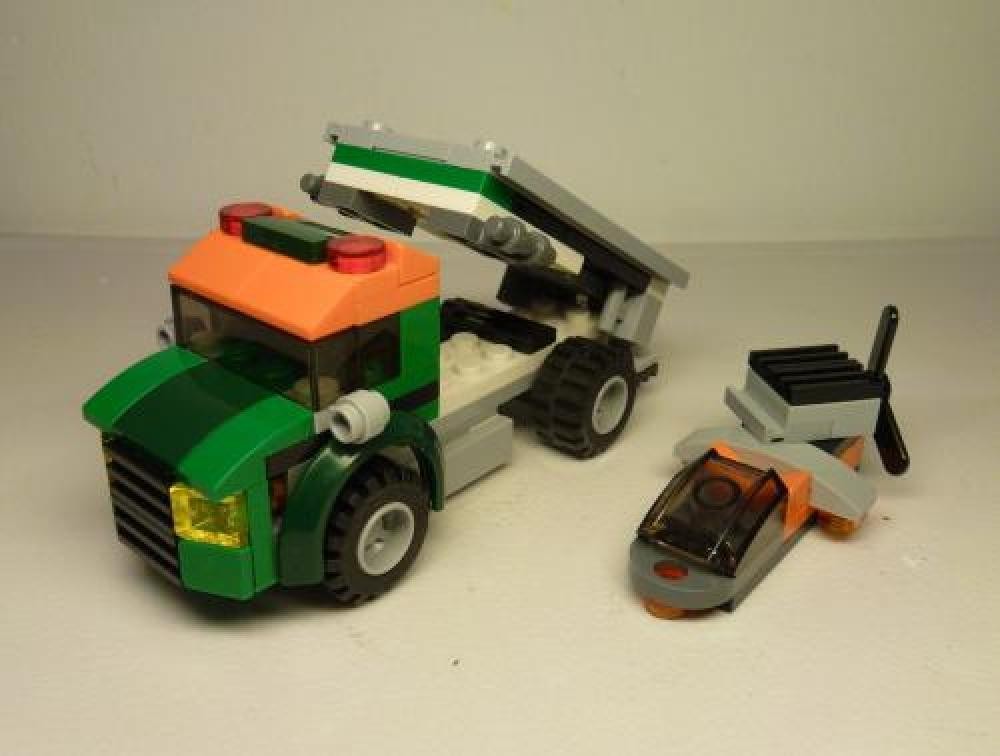 Lego 31043 Flatbed Truck w/Hovercraft