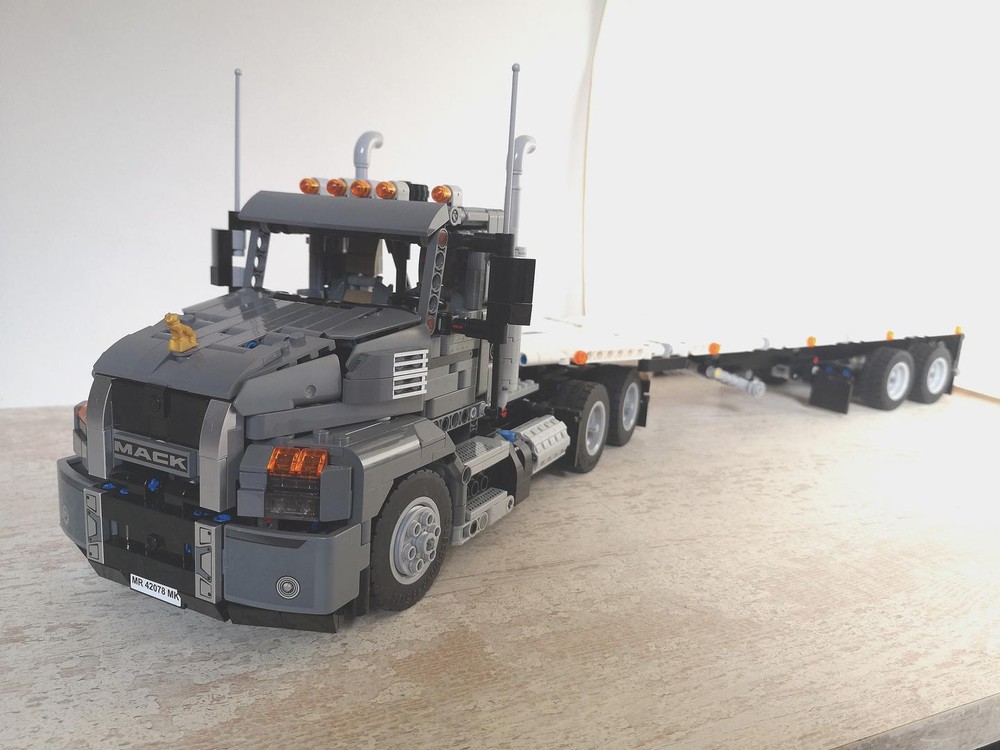 Lego MACK Anthem daycab
