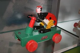 Wooden Pull-Along - Race Car Driver, Moveable with Sound (Ladybug) {Væddeløbskører med Lyd}