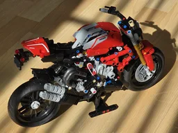 DUCATI Monster V4