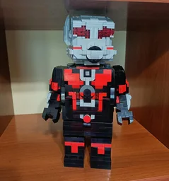 Giant Ant-Man buildable figure