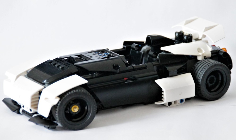 Lego Futuristic Roadster "Predator"