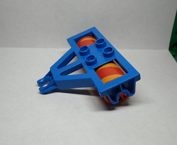 Lego Duplo Farm Plow Type 1, Roller Holder with Red Duplo Farm Plow Type 1, Roller Attachment, Smooth with Yellow Cylindrical Stripe Pattern (4828 / 31035pb01)