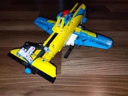 42074: Propeller Plane