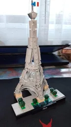 21044 Eiffel tower display