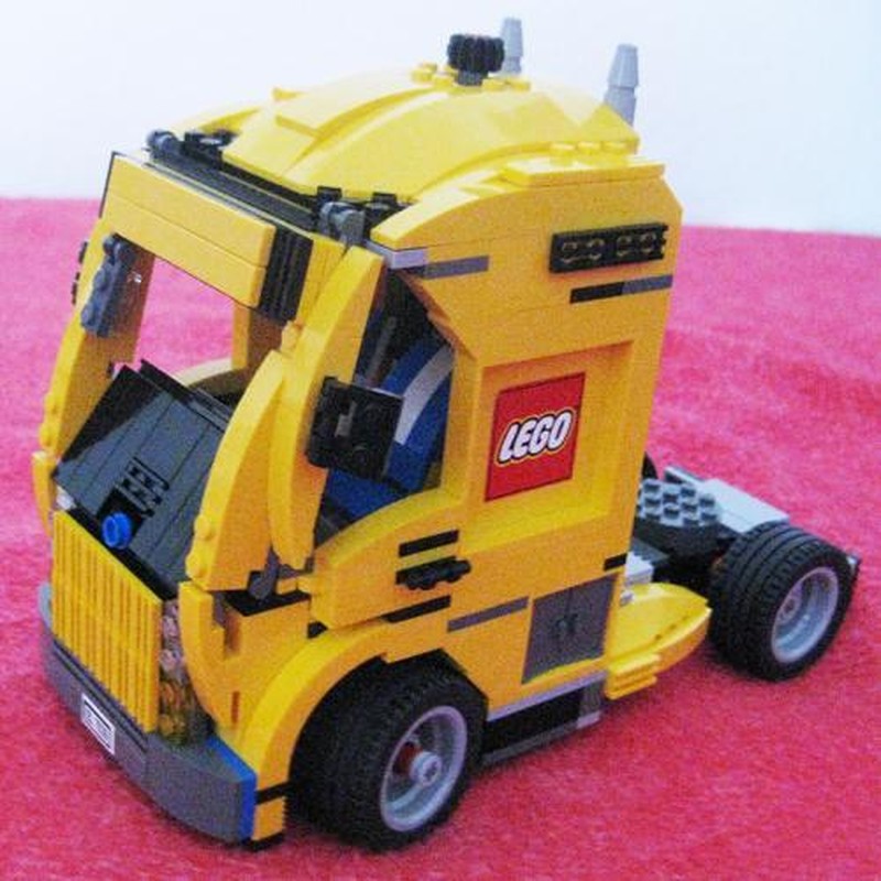 Lego European 4-wheeled truck engine