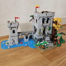 910001 Castle on the lake