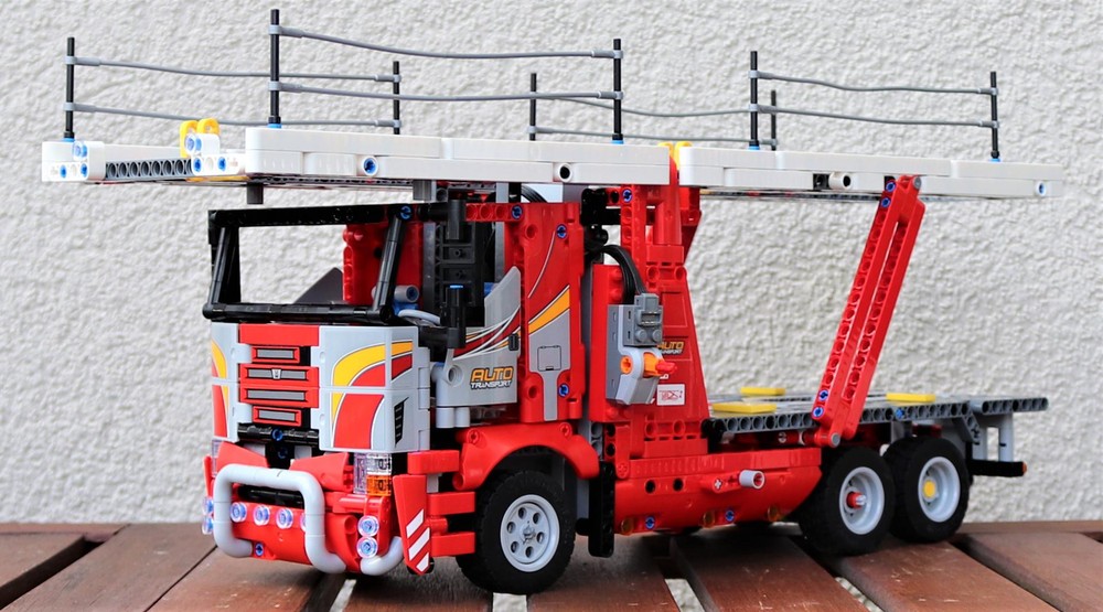 Lego 42098 Car Transporter RC + Motorised Load Ramp