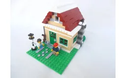 31038 Gingerbread House