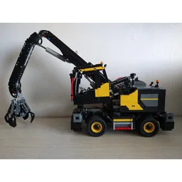 RC undercarriage for Material Handler