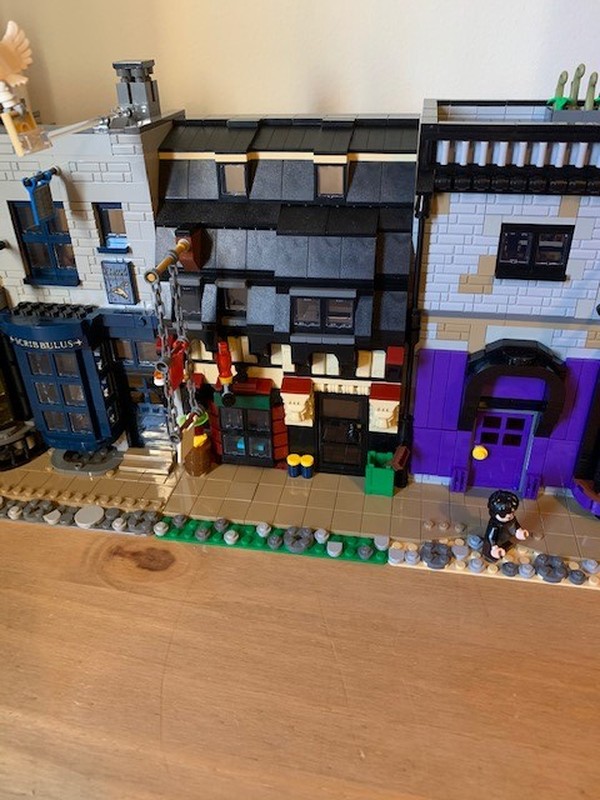 Lego Magical Menagerie Diagon Alley