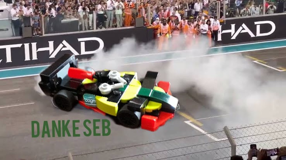 Lego Aston Martin AMR22
