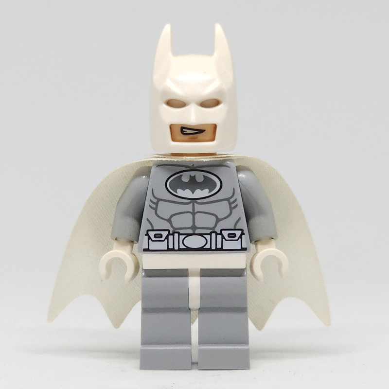 Lego Batman, Light Bluish Gray Suit, White Cape and Cowl (Arctic Batman)